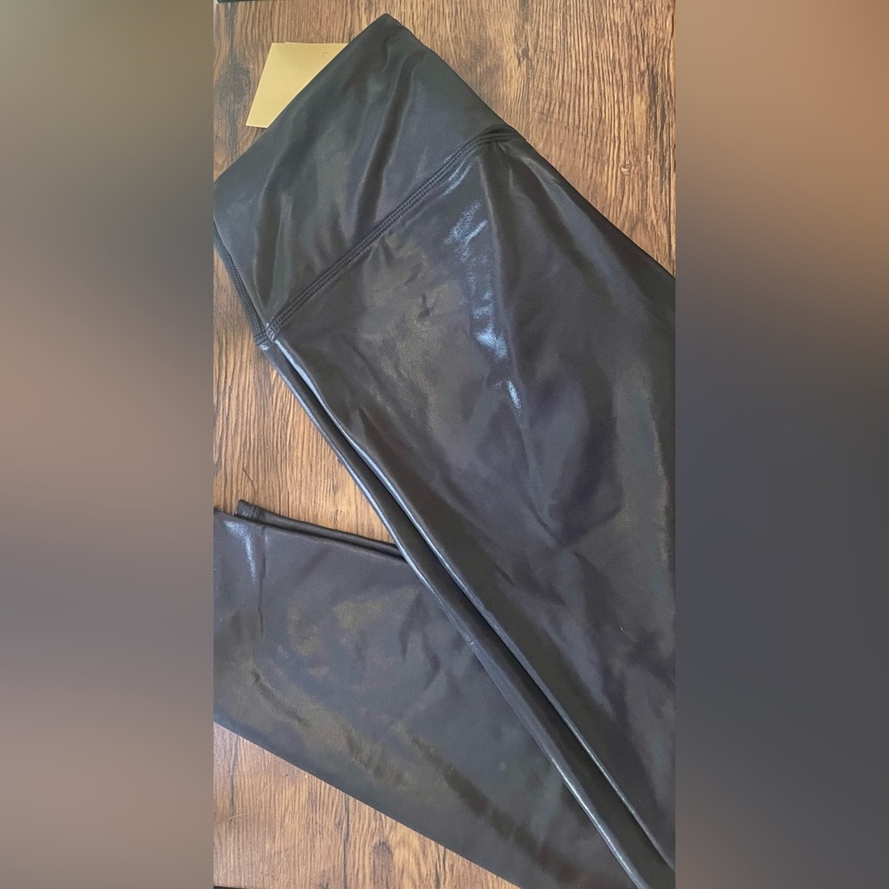 Fabletics Luxe Anywhere Motion365+ Shine Black Leggings